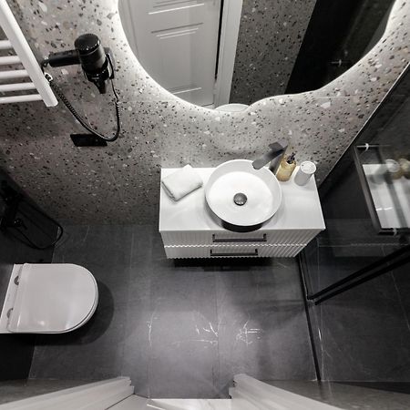 Leogrand Apartments On Franka 35 Lviv Bagian luar foto