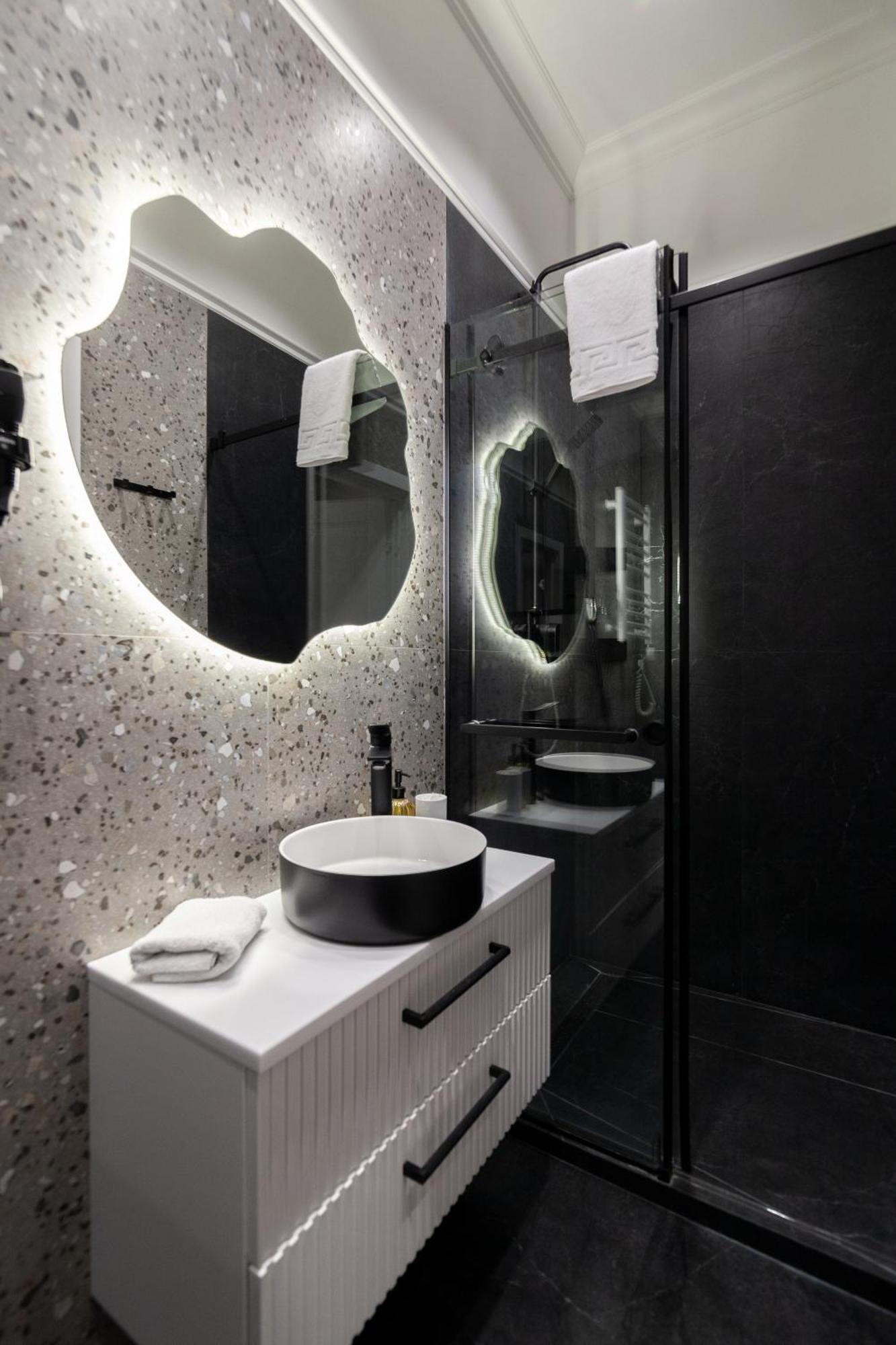 Leogrand Apartments On Franka 35 Lviv Bagian luar foto