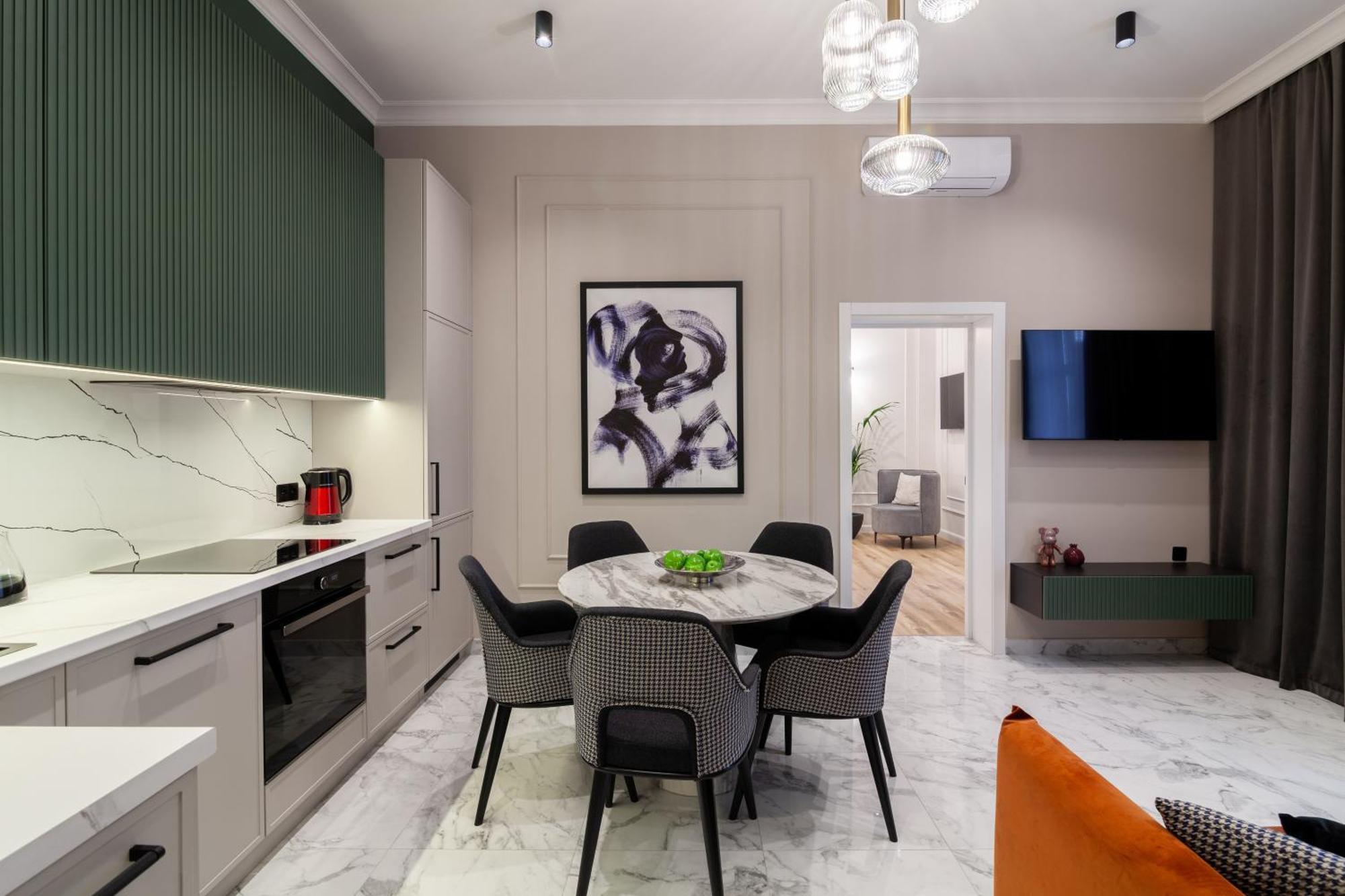 Leogrand Apartments On Franka 35 Lviv Bagian luar foto