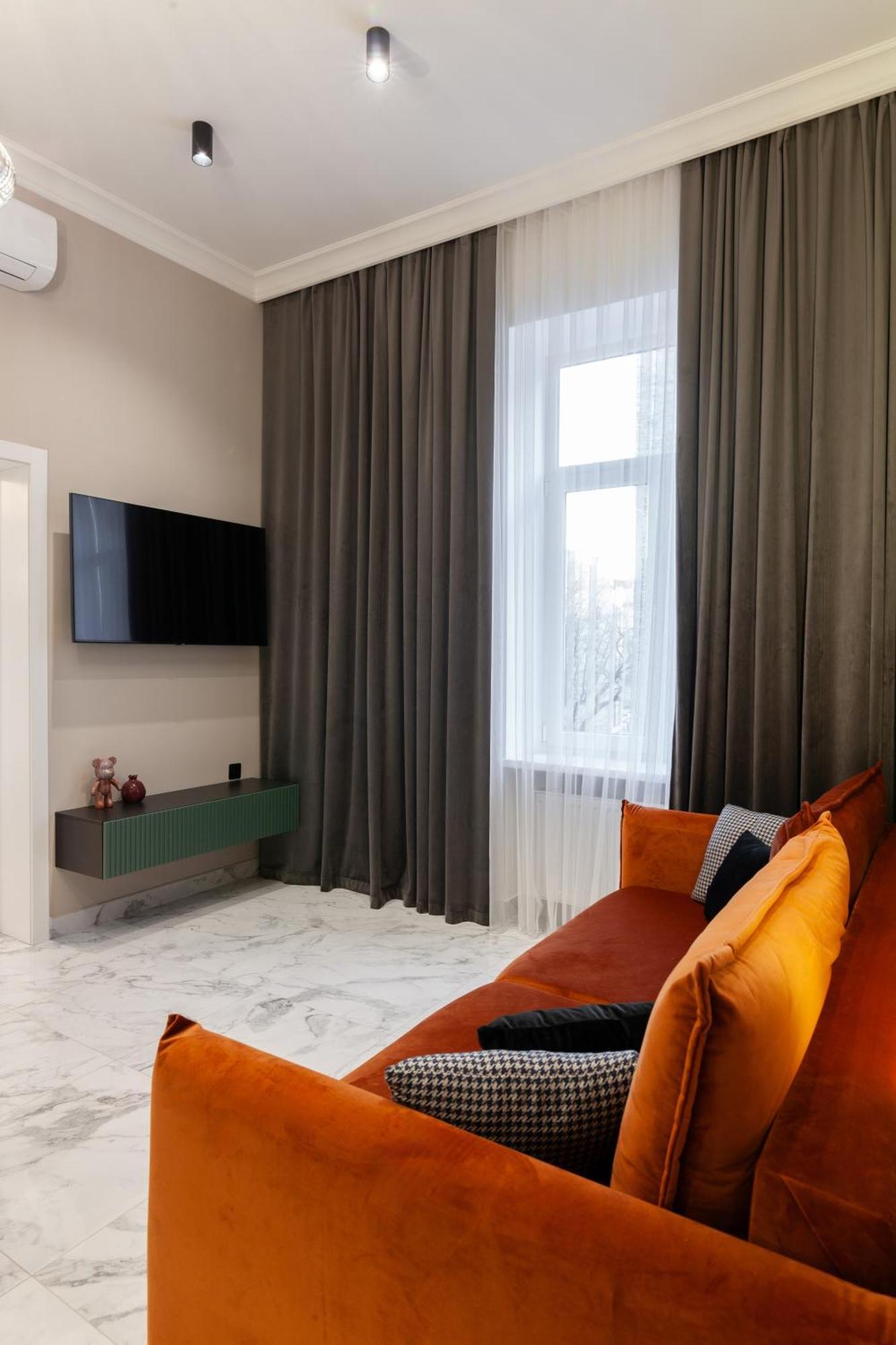 Leogrand Apartments On Franka 35 Lviv Bagian luar foto