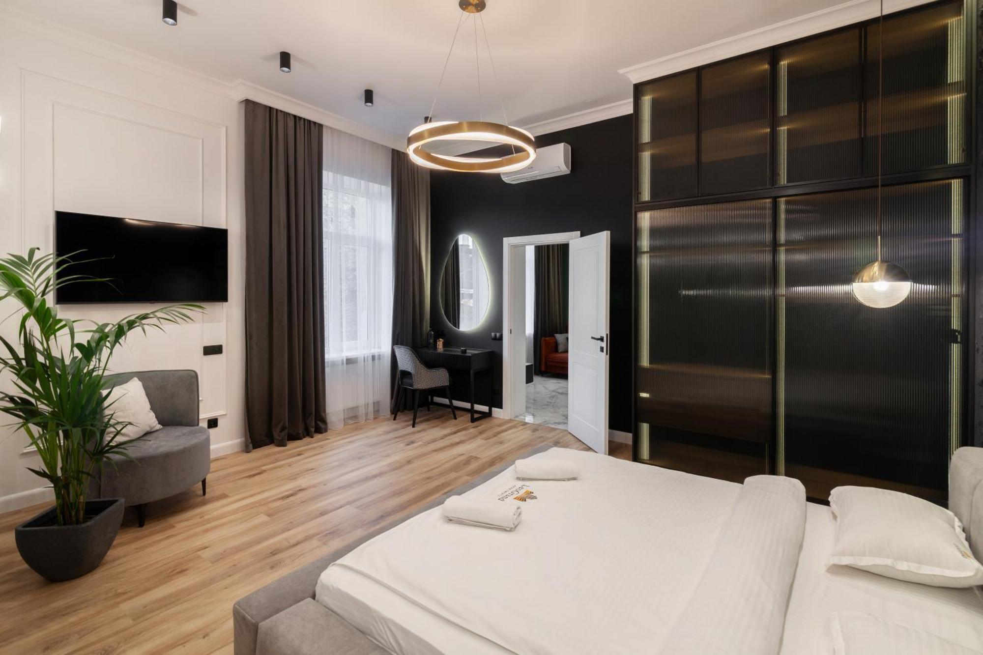 Leogrand Apartments On Franka 35 Lviv Bagian luar foto