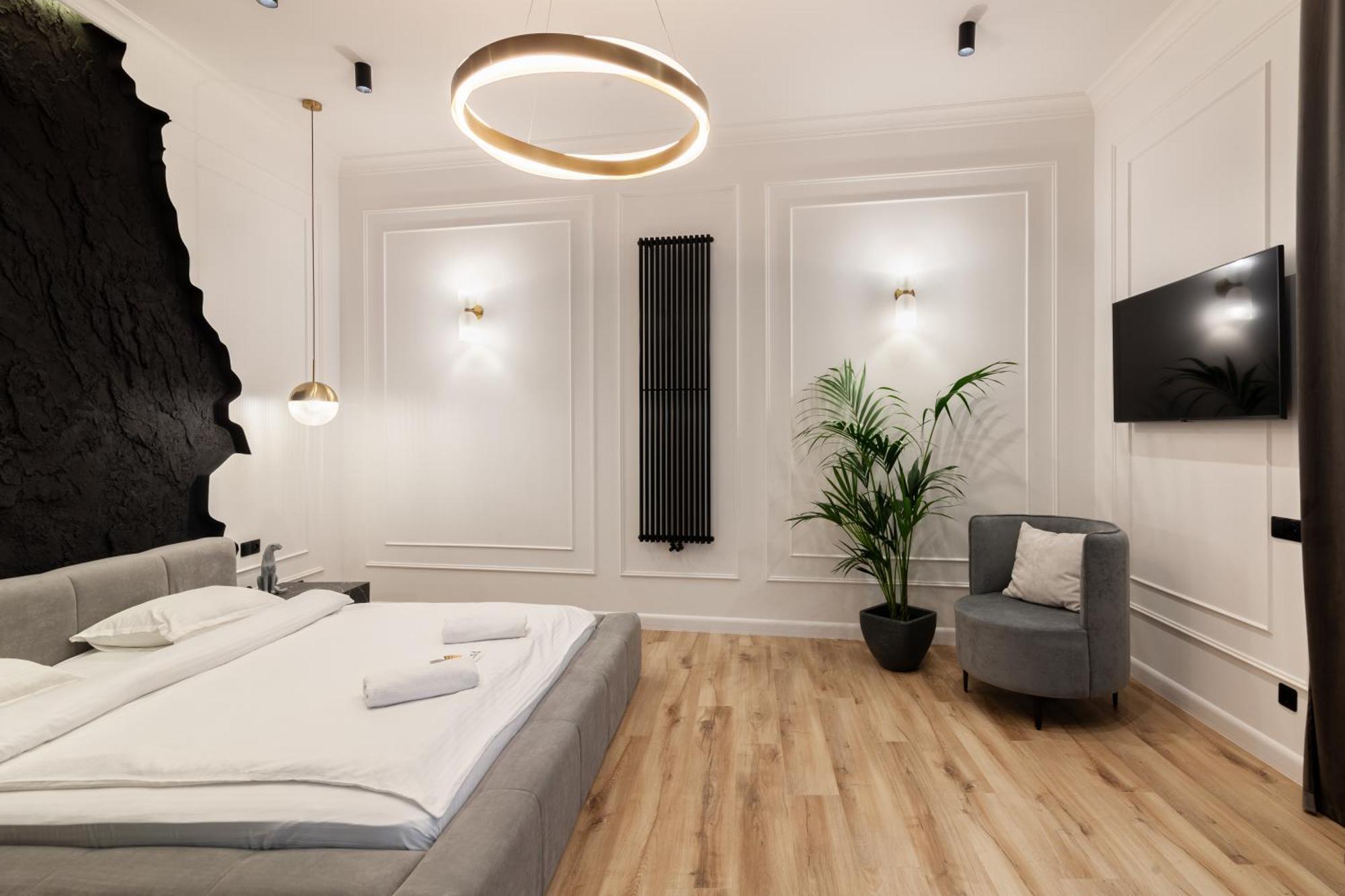 Leogrand Apartments On Franka 35 Lviv Bagian luar foto